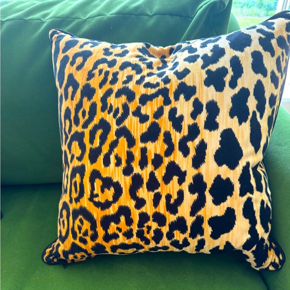 Pair of cheetah pillow covers in great condition - Picture 1 of 3